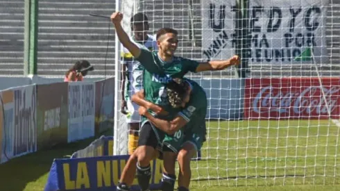 El festejo de los jugadores de Sarmiento.