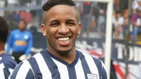 Alianza Lima volvió a primera división después de descender en cancha.