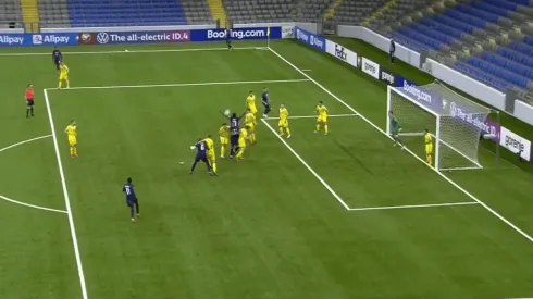 Video: Maliy se hizo ante Francia un gol en contra muy difícil de entender