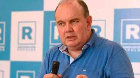 Rafael López Aliaga fue cuestionado por leer, pero él explicó el motivo por el cual lo hizo.