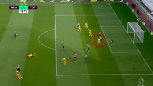 Insólito: Krafth, del Newcastle, le regaló el empate a Kane