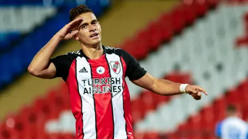 Rafael Santos Borré espera por una oferta de la Lazio de Italia.