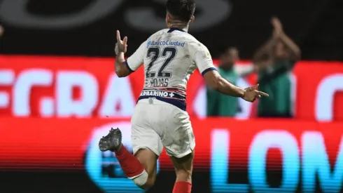 Gabriel Rojas festejando su golazo espectacular.