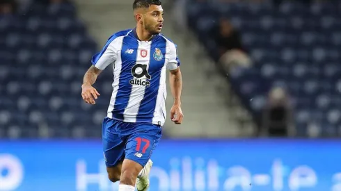 Increíble asistencia de Tecatito.