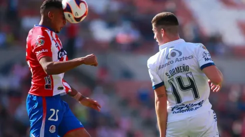 Juan Izquierdo, a las manos con aficionados de San Luis.