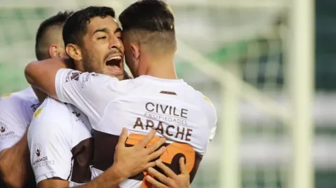 Así celebró Platense el gol de Recalde.
