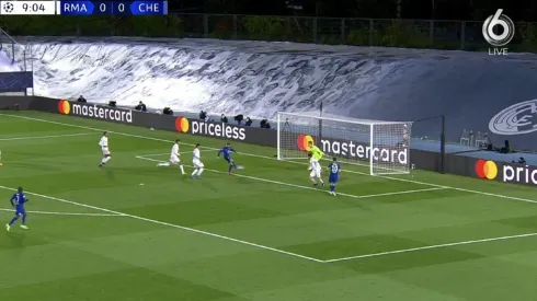 La atajada de Courtois no tiene sentido.