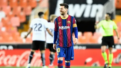 Barcelona le remontó al Valencia con dos de Messi y sigue en carrera