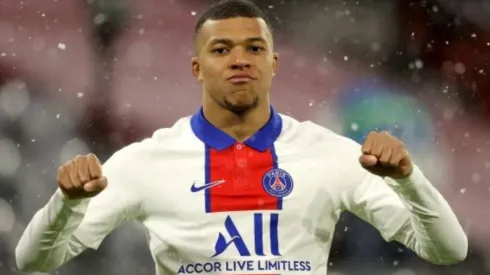 Kylian Mbappé celebrando uno de sus goles al Bayern en el Allianz Arena.
