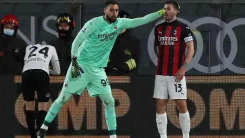 Gianluigi Donnarumma y Alessandro Romagnoli durante un encuentro del Milan-