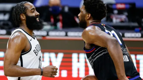 James Harden y Joel Embiid (Foto: Getty)