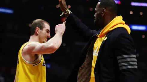 Alex Caruso y LeBron James