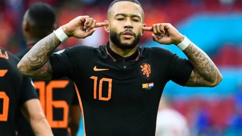 Memphis Depay durante un encuentro con Países Bajos.