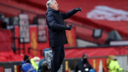 Carlo Ancelotti durante un encuentro con Everton.
