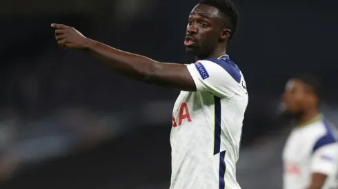 Davinson Sánchez en un encuentro con Tottenham.