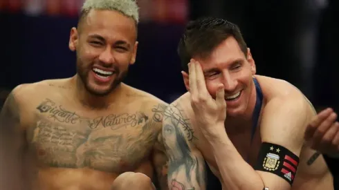 Momento de la charla de los tres juagdores.