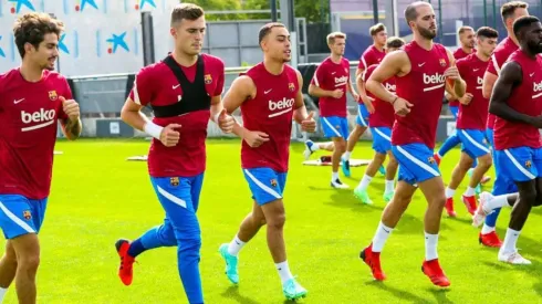 Entrenamiento del Barcelona con Pjanic y Umtiti, jugadores cuestionados.