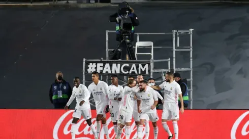 Jugadores de Real Madrid festejan un gol.