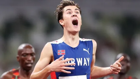 El noruego Jakob Ingebrigsten gana los 1500 metros masculino.