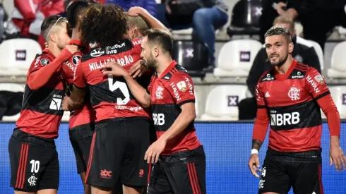 Flamengo pasó de jugar con uno menos a recuperarlo y tener un penal a favor.