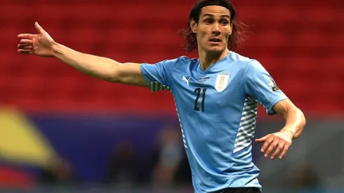 Cavani en acción con Uruguay.