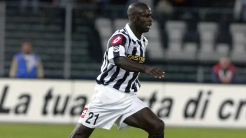 Lilian Thuram en un encuentro con Juventus.