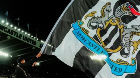 Bandera y estadio de Newcastle.