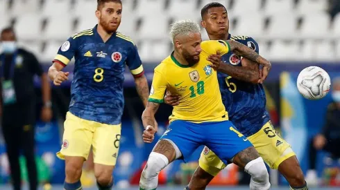 Acción de juego entre Colombia y Brasil.