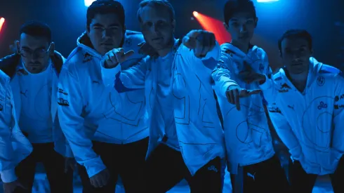 Cloud9 pasa a los cuartos de final de Worlds 2021 tras un duelo muy parejo con Rogue