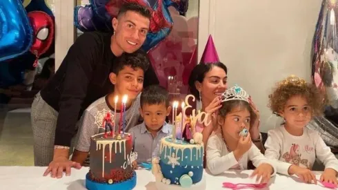 Cristiano Ronaldo, junto a Georgina Rodríguez y sus hijos.
