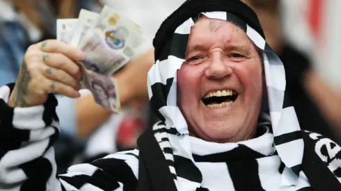 Aficionado del Newcastle United.