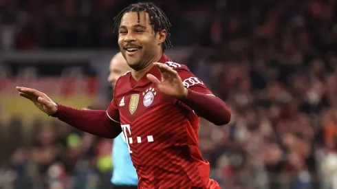 Serge Gnabry anotó un golazo de taco para aumentar ventajas.