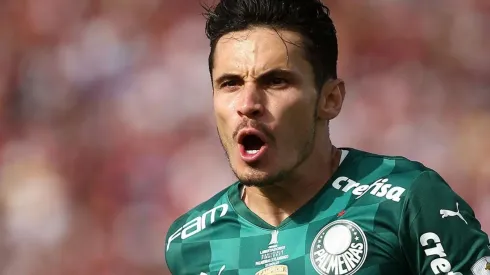 Raphael Veiga en festejo de gol.