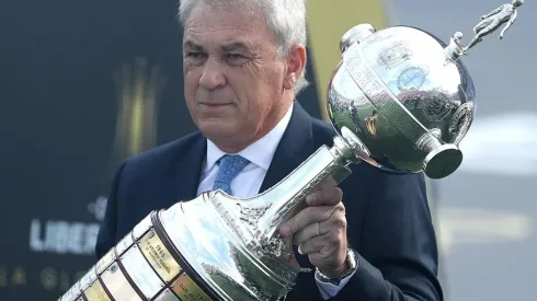 Nery Pumpido con la Copa Libertadores.