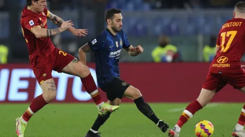 Calhanoglu en acción con Inter.