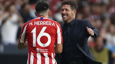 Héctor Herrera y Diego Pablo Simeone en un encuentro del Atlético de Madrid.
