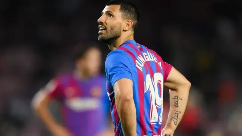 Sergio Agüero anunció su retiro y Barcelona se quedó casi sin '9'.