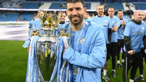 Sergio Agüero celebrando una de sus Premier Leagues con Manchester City.