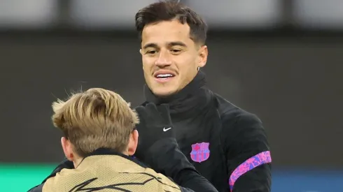 Coutinho en calentamiento con Barcelona.