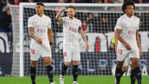 Festejo de gol de Rakitic.