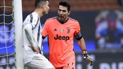 Cristiano Ronaldo y Gianluigi Buffon, antiguos compañeros de la Juventus (Foto: Getty Images).