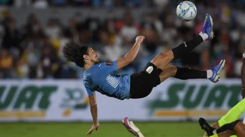 Cavani y una pirueta para Uruguay.