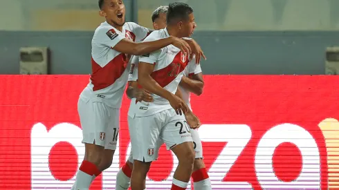 Festejo de gol de Perú.