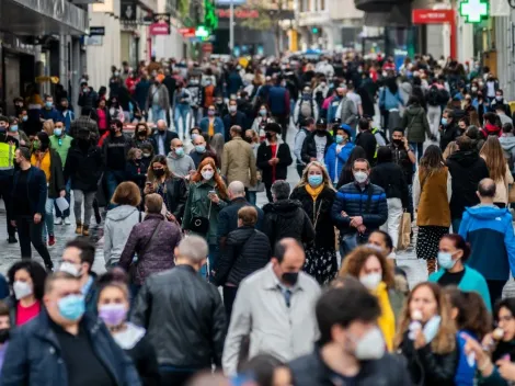 En España deja ser obligatorio el uso de la mascarilla al aire libre: ¿En qué caso hay que seguirla utilizando?