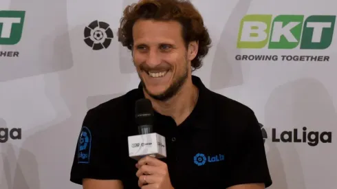 Forlán se vuelve a poner los cortos para retornar al fútbol.