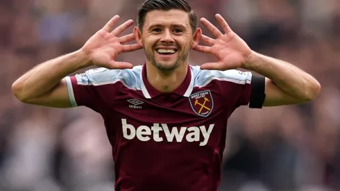 Aaron Cresswell de Aston Villa