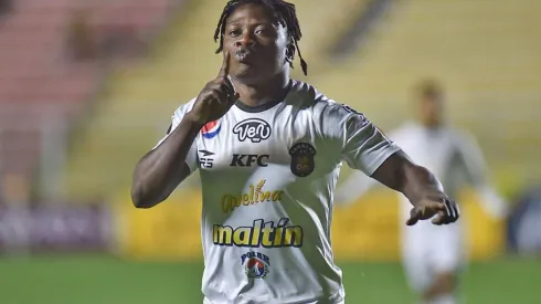 Samson en festejo de gol.