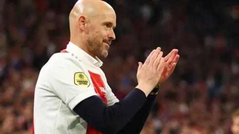 Erik ten Hag deja Ajax tras salir campeón y se unirá a Manchester United.