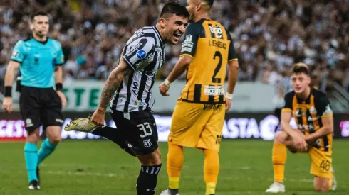 Festejo de gol de Ceará ante The Strongest.