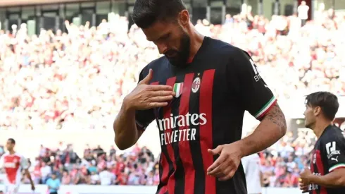 Olivier Giroud en festejo con Milan.